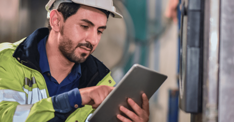 2_21 Oil and Gas engineer checking a tablet